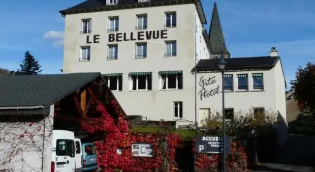 Gite Hotel Bellevue, Réserver Hôtel Laveissière Le Lioran