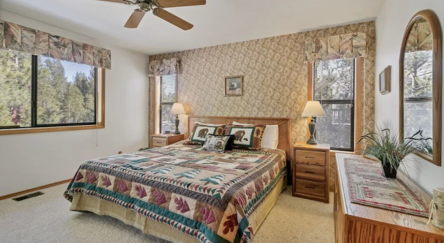 8 Crag Home with Private Indoor Hot Tub, Bike is Provided for Outdoor Activities by RedAwning