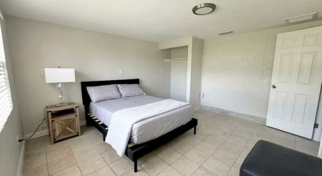 Home Close to Saint Pete Pier new Spacious, Book Hotel Saint Petersburg Pinellas County