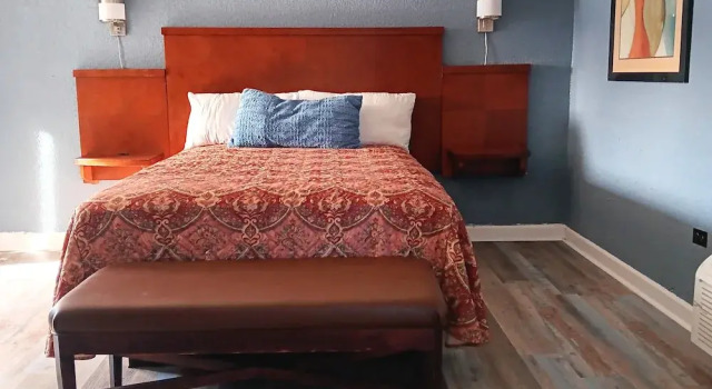 Двухместный номер Standard Sheldons Motel by OYO Keysville Near Hwy 360
