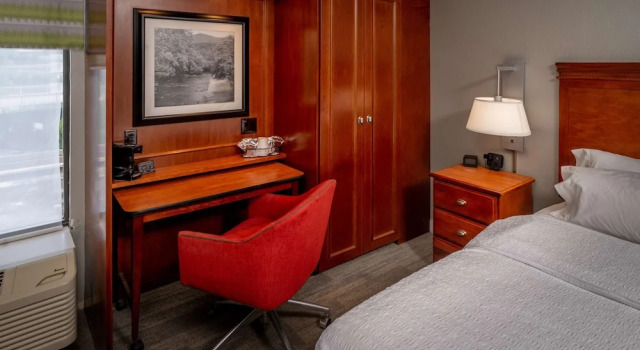 Четырёхместный номер Hampton Inn Charleston Downtown