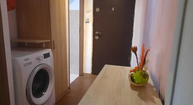 Apartament 3 camere semidecomandat