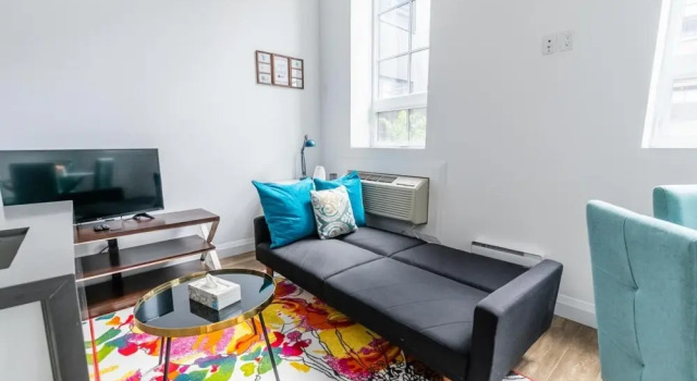 Amazing 1Br Loft Apartment Free Parking Gym 2, Varaa Huoneisto Hamilton 