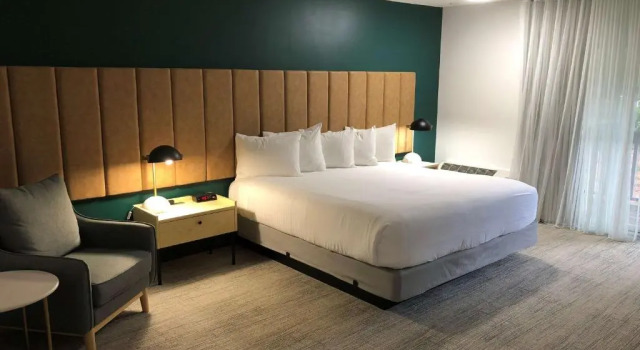 Номер Standard с балконом Best Western Portland West Beaverton