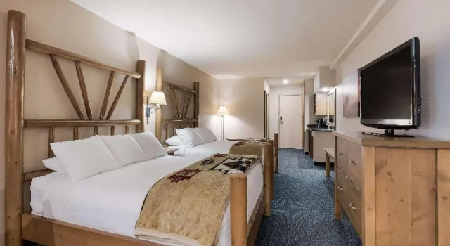 Четырёхместный номер Standard с балконом Best Western Plus Kentwood Lodge