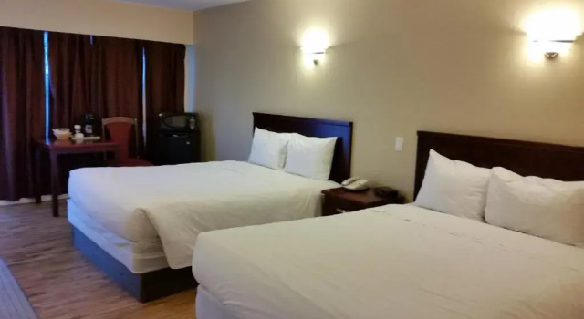 Четырёхместный номер Standard Comox Valley Inn & Suites