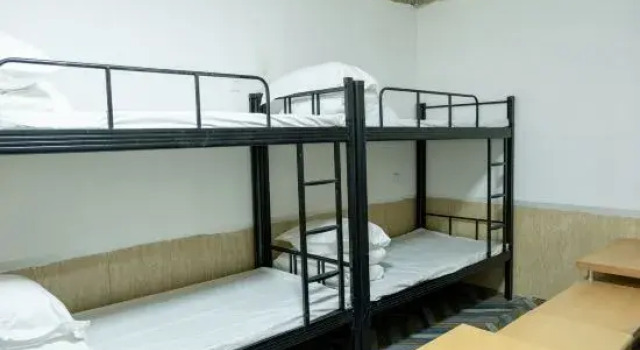 Кровать в общем номере (мужской номер) Kashgar Chestnut Homestay