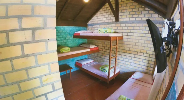 Кровать в общем номере Haleakala Hostel & Pousada