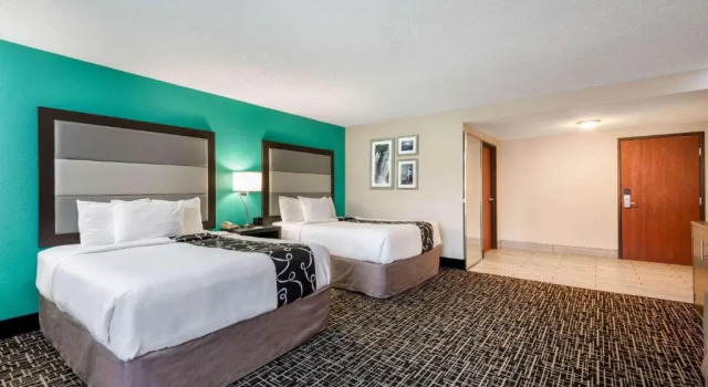 Четырёхместный номер Standard La Quinta by Wyndham Batavia