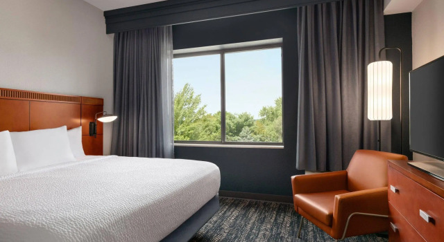 Двухместный люкс с 2 комнатами Courtyard Lancaster