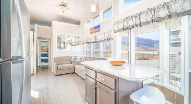 FunStays Glamping Tiny House w Large Loft Site 8, Buchen Sie Campingplatz Spanish Valley San Juan County