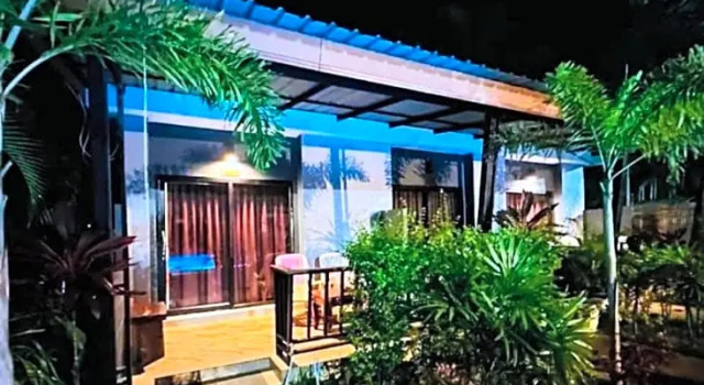 Трёхместный номер Standard с видом на бассейн Andawa Lanta Resort