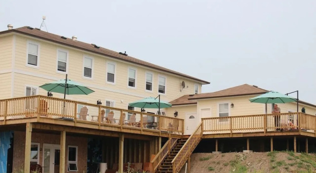 Honeycomb Bed & Breakfast, Prenota Bed & breakfast Onanole Canada