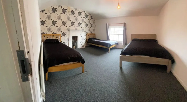 Кровать в общем номере Southgate Lodge - Single/Twin, Double and Family rooms