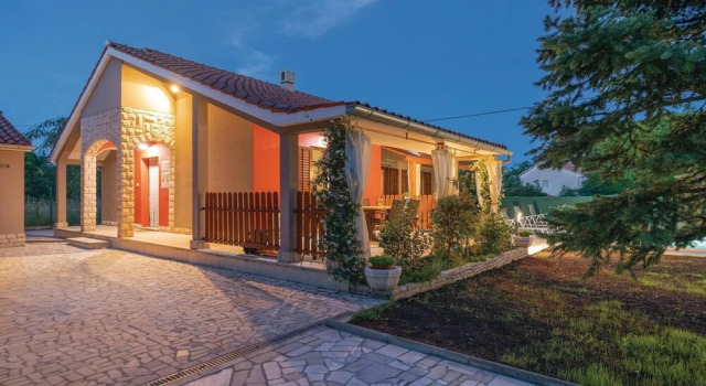 Beautiful Home in Krnica With Outdoor Swimming Pool, Wifi and 3 Bedrooms, Book Hotel Krnica Istrien