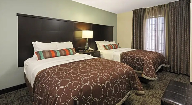 Четырёхместный люкс Staybridge Suites South Springfield by IHG