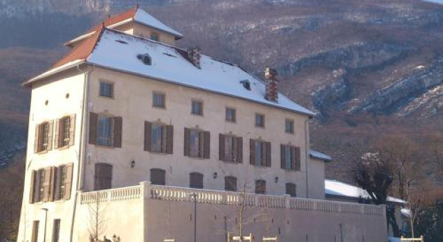 Tempologis - Chateau de la Rochette, Book Lejlighedshotel Apart-hoteller i Rhône-Alps, Lejlighedshotel