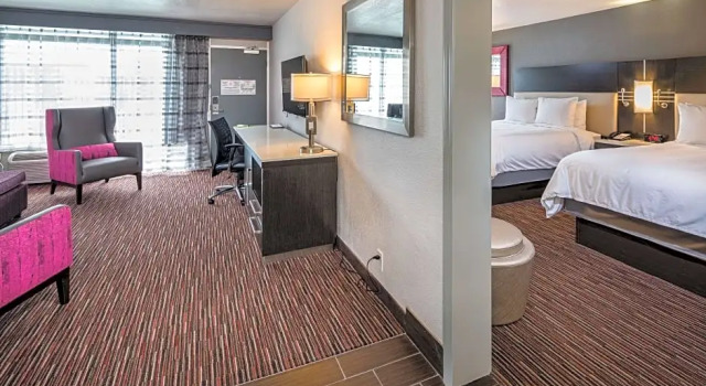 Четырёхместный люкс Radisson Hotel Oakland Airport