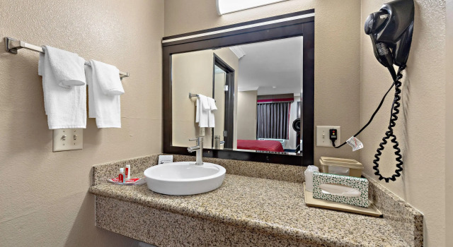 Двухместный люкс Econo Lodge Inn & Suites Escondido Downtown