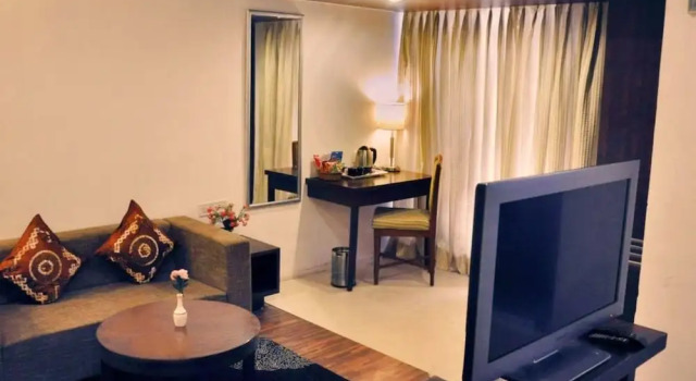Люкс Premium Hotel Clarks Collection Bhavnagar