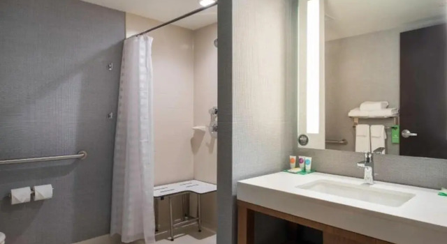 Двухместный Accessible with Roll-In Shower номер с диваном Hyatt Place Cleveland / Westlake / Crocker Park