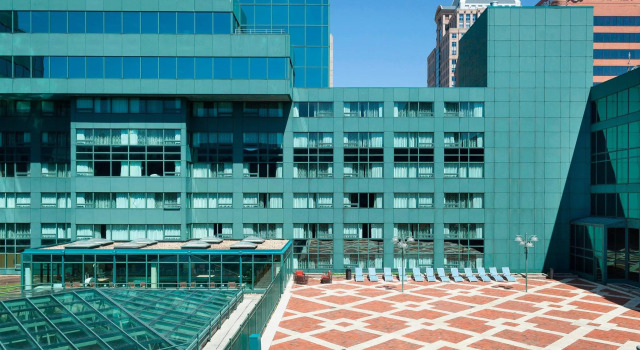 Номер Standard Renaissance Baltimore Harborplace Hotel