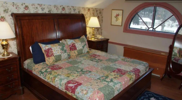 Люкс Publick House Historic Inn and Country Motor Lodge