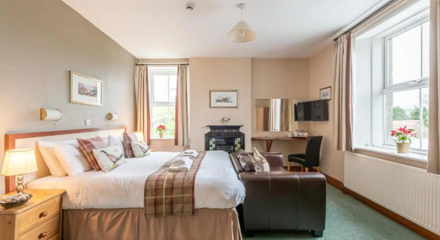 The Fox & Hounds Inn, Prenota Hotel  