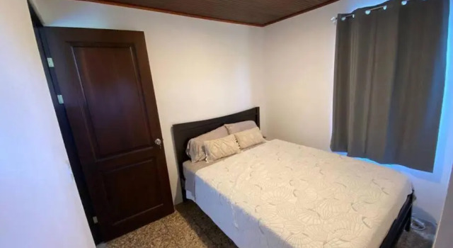 Retana Apartment, Varaa Huoneisto Hotellit Alajuela pysäköinnillä, Pysäköinti