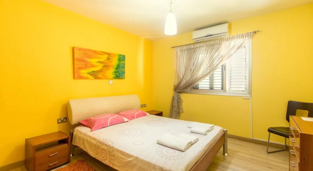 Yiolanda - 2BR - City Center, Забронировать Апартаменты/квартира Отели Ларнаки с парковкой, рядом с Муниципальная библиотека, Парковка