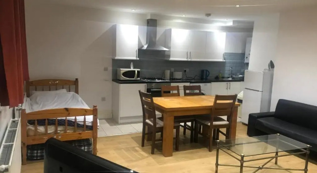 Апартаменты Spacious Entire Two Double Bedrooms Flat, N 3