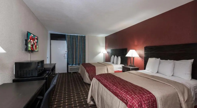 Четырёхместный номер Standard Red Roof Inn Mobile - Midtown