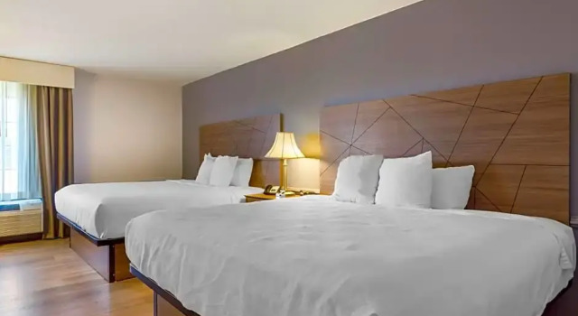 Четырёхместный люкс Best Western Plus South Hill Inn