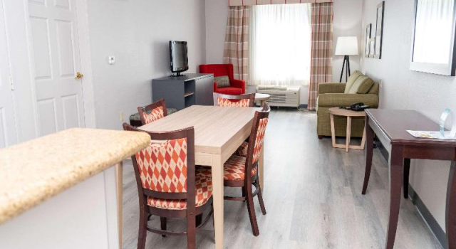 Люкс Country Inn & Suites by Radisson, College Station, TX