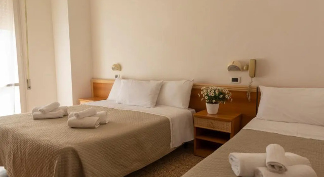 Трёхместный номер Standard с балконом Hotel Atlas