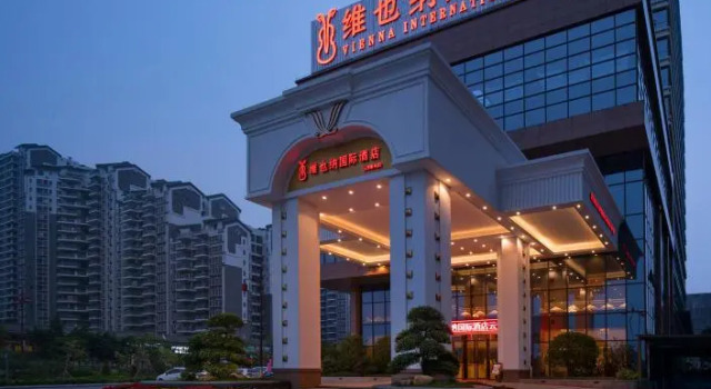 Vienna International Hotel Guangdong Yunfu Xinxing New City Square, Boek Hotel Hotels in Guangdong met parkeren, Parkeren