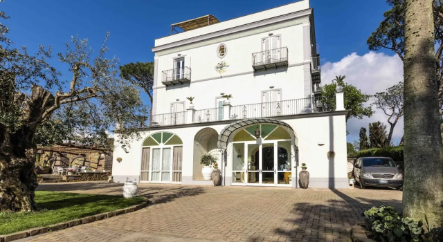 Elegant Sorrento Coast Villa with Pool and Tennis Court