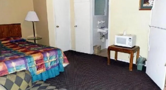 Standard Doppel Zimmer Interstate Motel