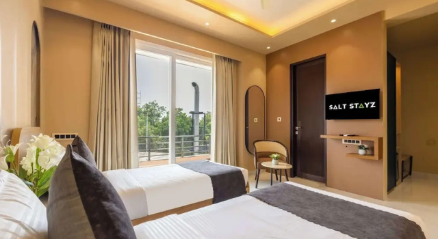 Двухместный номер Standard с балконом Saltstayz Premier - Sector 50 & Golf Course Ext Road