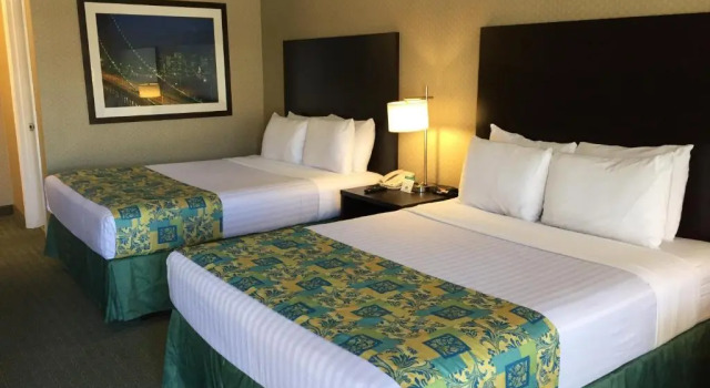 Четырёхместный номер Deluxe Regency Inn at San Francisco Airport