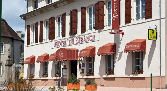 Hôtel de France, Book Hotel Hoteller i Montmarault med parkering, Parkering