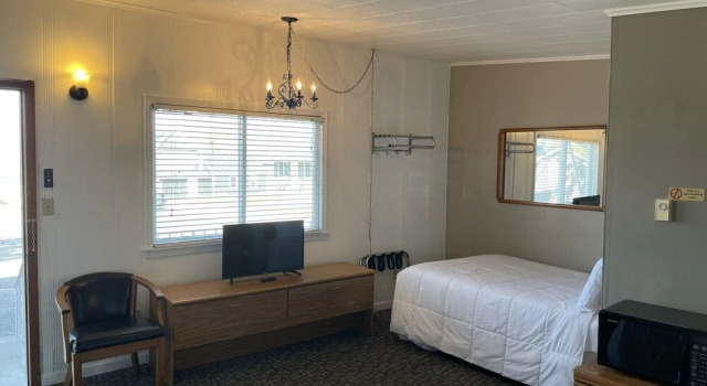 Двухместный номер Standard с видом на озеро Sunset Motel
