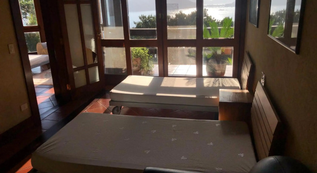 Mansão na costa com vista para o mar, Забронировать Отель Отели Убатуба с парковкой, Парковка
