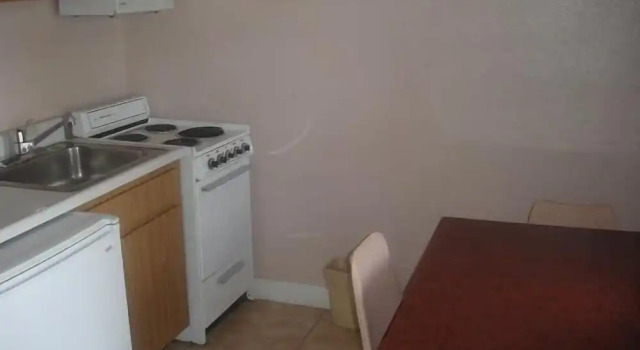 Четырёхместная студия Belleair Village Motel