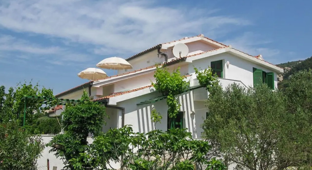 Awesome Apartment in Banjol With 2 Bedrooms and Wifi, Prenota Appartamento Hotel a Isole Quarnerine con parcheggio, Parcheggio