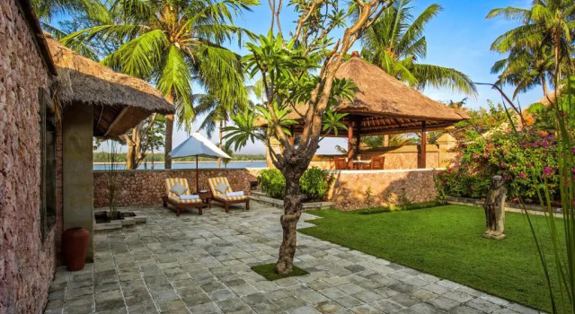 Вилла Luxury The Beach Villa