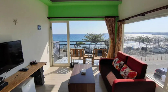 Двухместный номер Standard с балконом и с видом на море Hearty Homestay