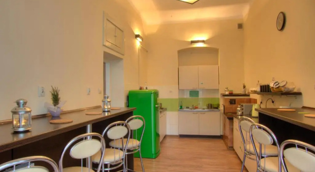 Трёхместный номер Standard Atlantis Hostel