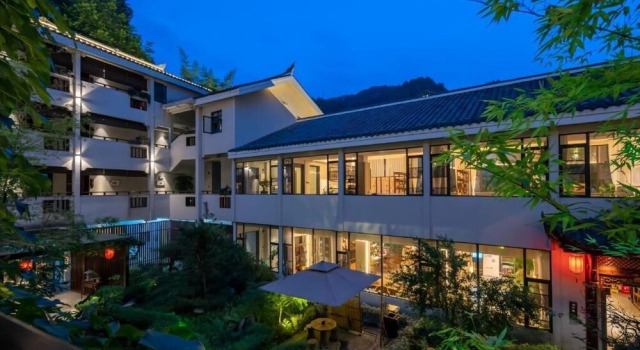 Serene Peaks Courtyard, Book Hotel Xiangxi Hunan