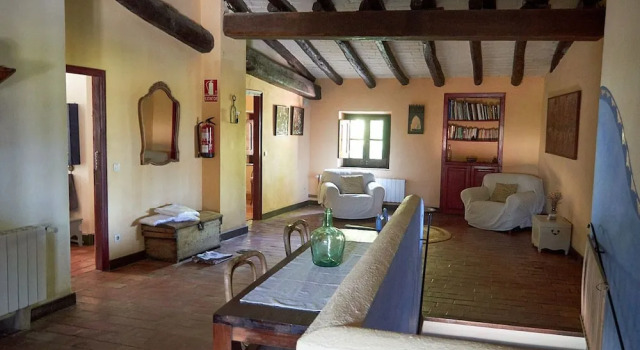 Can Cruilles, Rezervați Hotel Serinya Girona Province